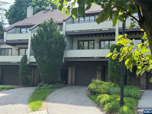 82 Meadowview Ct, Leonia, NJ, 07605-2045 | Card Image