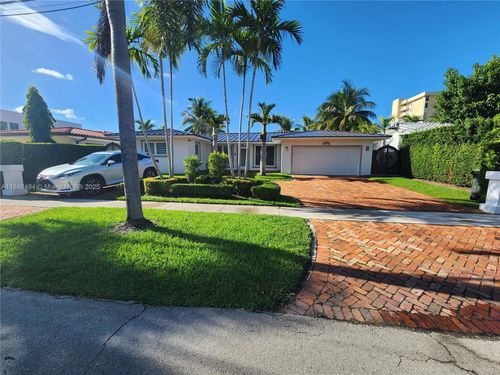 2055 Arch Creek Dr, North Miami, FL, 33181-2114 | Card Image