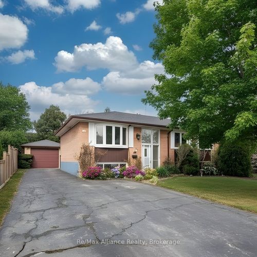 543 Pinegrove Rd, Oakville, ON, L6K2C2 | Card Image