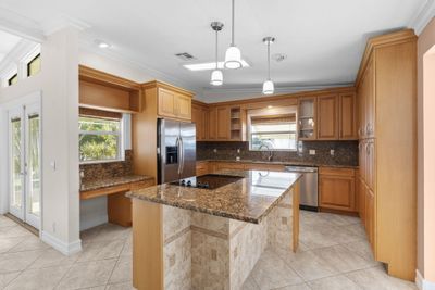 32 Covey Lane, House other with 2 bedrooms, 2 bathrooms and null parking in NAPLES FL | Image 3