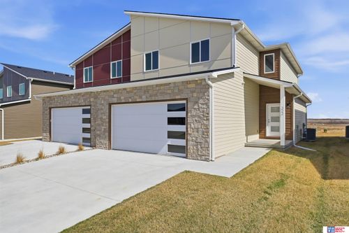 322 N 105th Street, Lincoln, NE, 68527 | Card Image
