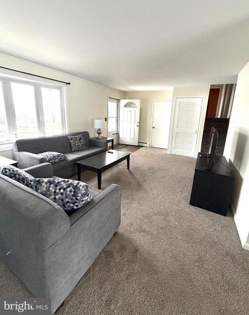 1-1155 Gravel Pike, GREEN LANE, PA, 18054-2044 | Card Image