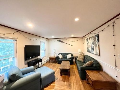 b-10 Hammond St, Newport, RI, 02840-4035 | Card Image