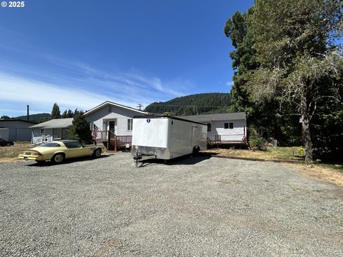 162 Spicer St, Elkton, OR, 97436-9709 | Card Image