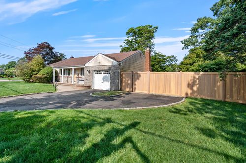 2 Deer Park Blvd, Deer Park, NY, 11729-1109 | Card Image