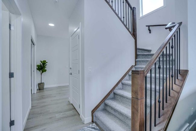 24 Corner Meadows Row Ne, House detached with 6 bedrooms, 3 bathrooms and 7 parking in Calgary AB | Image 4