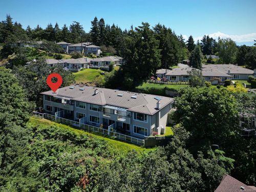 913-2829 Arbutus Rd, Saanich, BC, V8N5X5 | Card Image