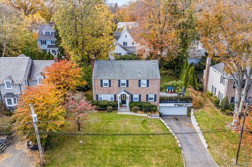 53 Stuart Pl, Manhasset, NY, 11030-2619 | Card Image