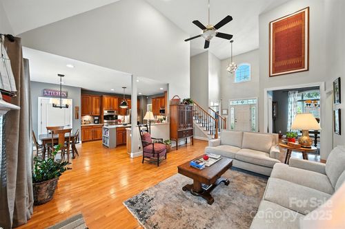 510 7th St Ne, Conover, NC, 28613-1691 | Card Image