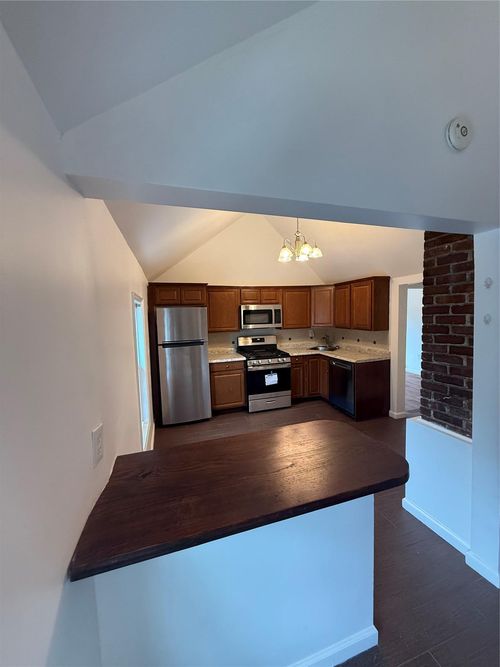 136 5th Ave, Bay Shore, NY, 11706-7313 | Card Image