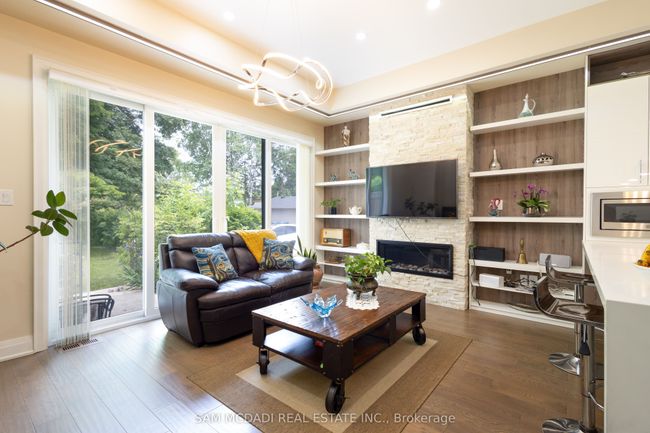 35A Broadview Ave, House attached with 3 bedrooms, 5 bathrooms and 2 parking in Mississauga ON | Image 8