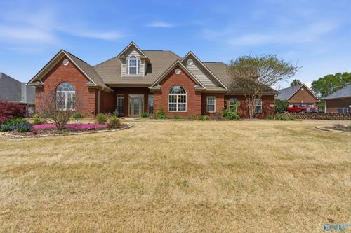211 Ash Ridge Dr, New Market, AL, 35761-7111 | Card Image
