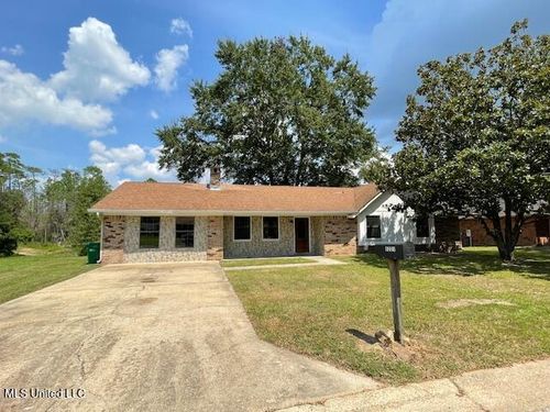 6221 Moreton Pl, Ocean Springs, MS, 39564-2740 | Card Image