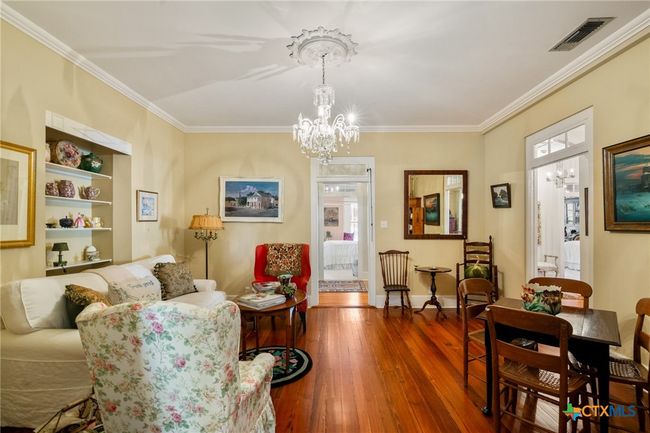110 - 102 N Courthouse Sq, House other with 6 bedrooms, 4 bathrooms and null parking in Goliad TX | Image 12