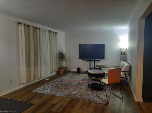 16 Acorn Lane, Brantford, ON, N3R3P4 | Card Image