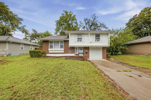 8416 E 92nd Pl, Kansas City, MO, 64138-4318 | Card Image
