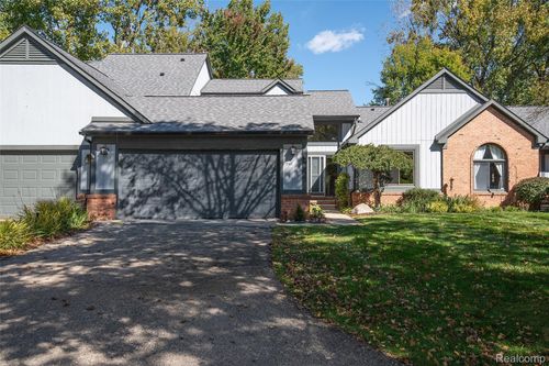 17-2762 Lochmoor Blvd, Lake Orion, MI, 48360-1984 | Card Image