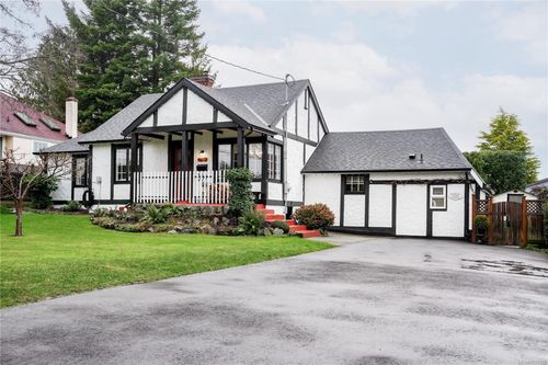 841 Mann Ave, Saanich, BC, V8Z3C5 | Card Image