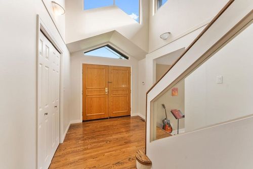 3901 Braemar Pl, North Vancouver, BC, V7N4M8 | Card Image