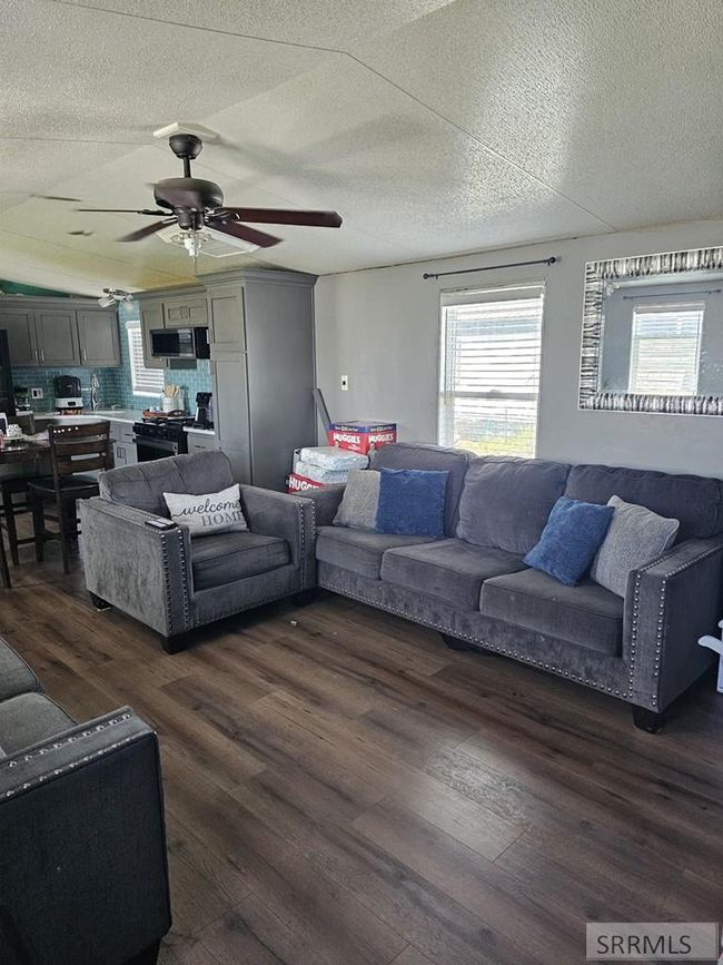 2146 Pine Tree Cir, House other with 3 bedrooms, 2 bathrooms and null parking in Idaho Falls ID | Image 4
