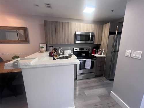 apt-2-821 Sw 2nd St, Miami, FL, 33130-1257 | Card Image