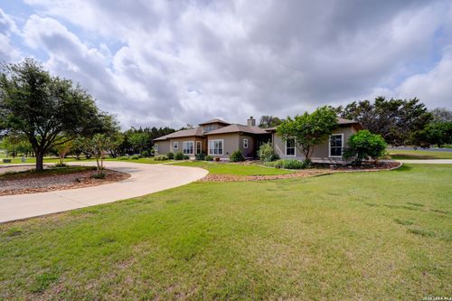 819 Flightline, Spring Branch, TX, 78070-6165 | Card Image