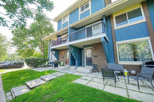 206-2200 Woodview Dr Sw, Calgary, AB, T2W3N6 | Card Image