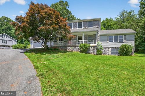 300 Black Horse Rd, REINHOLDS, PA, 17569-8900 | Card Image