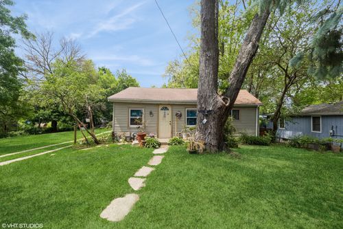 10 S Hickory Ave, Fox Lake, IL, 60020-1811 | Card Image