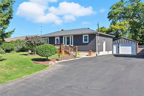 8554 Haldibrook Rd, Caledonia, ON, N3W2G8 | Card Image