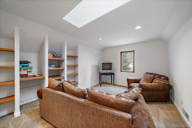 Family Room | Image 28