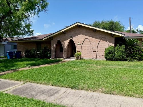 214 Sabine St, Portland, TX, 78374-1323 | Card Image