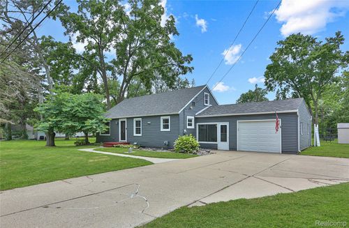 15890 Brook Rd, Lansing, MI, 48906-1464 | Card Image