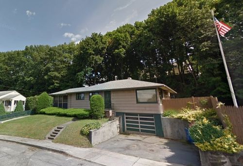 19 W Kenneth St, Lawrence, MA, 01843-2725 | Card Image