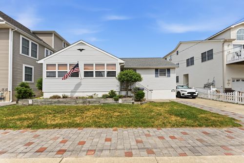 5608 Central Ave, Sea Isle City, NJ, 08243-1526 | Card Image