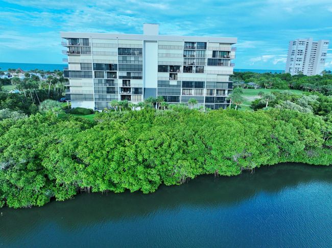 APT-504 - 5059 N Highway A1a, Condo with 2 bedrooms, 2 bathrooms and null parking in Hutchinson Island FL | Image 4