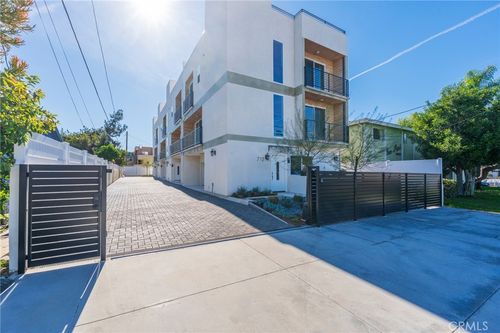 714 Chestnut Ave, Los Angeles, CA, 90042-3009 | Card Image