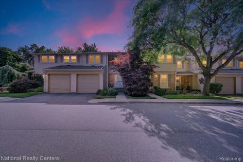 1641 Brentwood Dr, Troy, MI, 48098-2716 | Card Image
