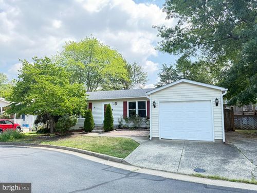 137 Oak View Dr Se, LEESBURG, VA, 20175-4031 | Card Image