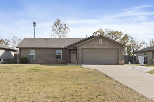 9833 N 43rd East Ave, Sperry, OK, 74073-4538 | Card Image