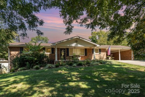 5609 Grace Chapel Rd, Hickory, NC, 28601-8907 | Card Image