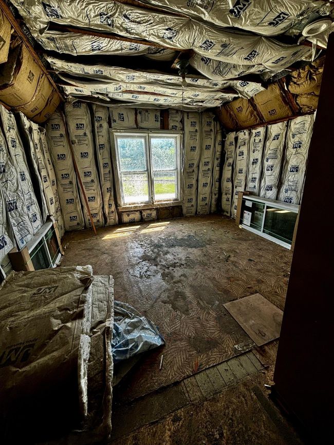 Upstairs Bedroom | Image 9