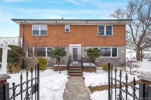64-04 Utopia Pkwy, Fresh Meadows, NY, 11365-2148 | Card Image