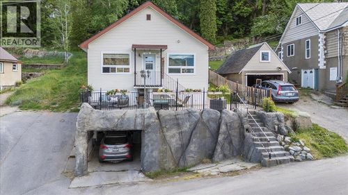 1374 Mountain St, Trail, BC, V1R3G5 | Card Image