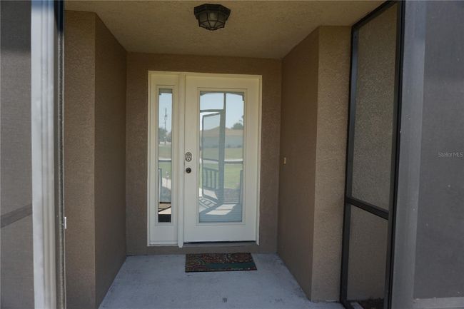 Front screened entry | Image 4