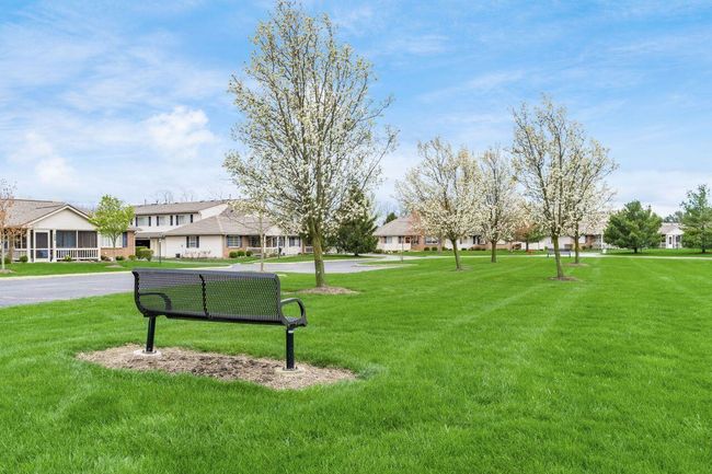 512 Richmond Dr, Condo with 3 bedrooms, 2 bathrooms and null parking in Pataskala OH | Image 36