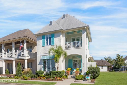 102 Shore Dr, Youngsville, LA, 70592-5742 | Card Image