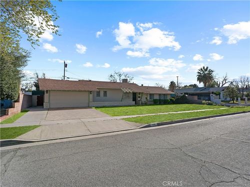 1112 E Avenue J4, Lancaster, CA, 93535-3928 | Card Image