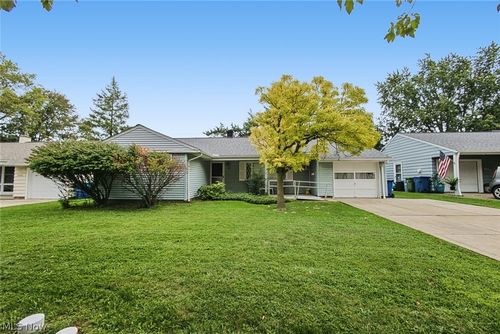 6331 Alderwood Rd, Parma Heights, OH, 44130-3202 | Card Image