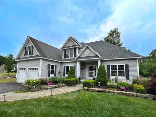 24 Goldfinch Dr, Pelham, NH, 03076-3176 | Card Image